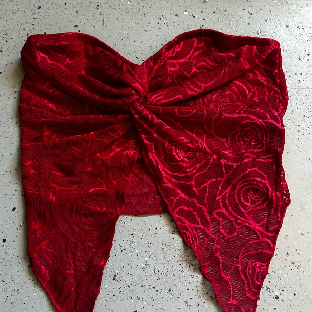 Rose crop top with slit
